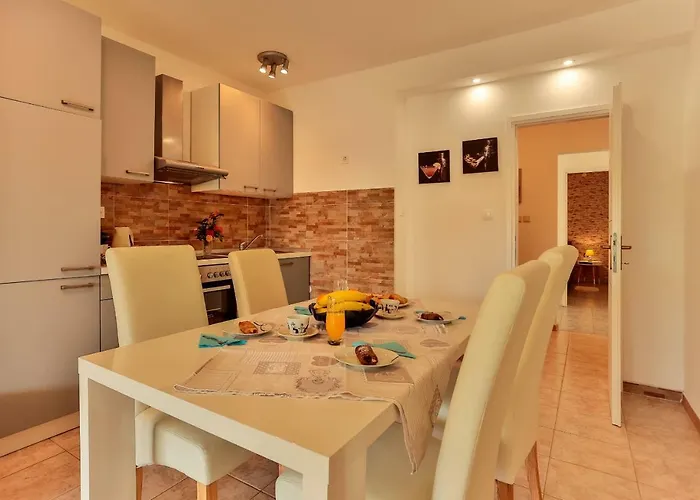 Dora Victoria Dream *