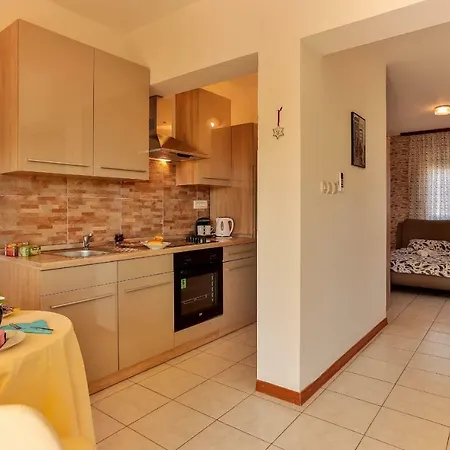 Dora Victoria Dream *