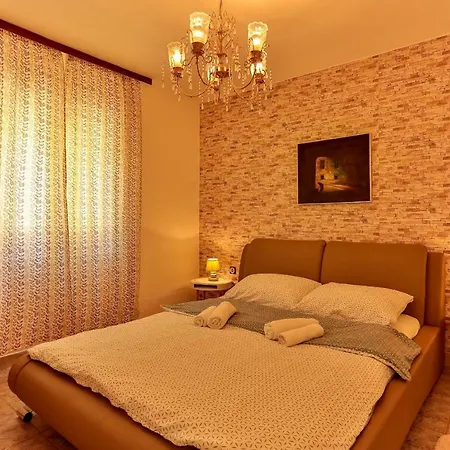 Dora Victoria Dream *