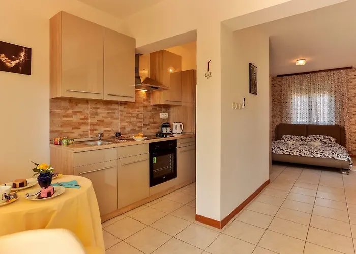 Dora Victoria Dream *